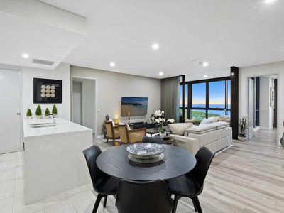 5208 / 2 Como Crescent, Southport