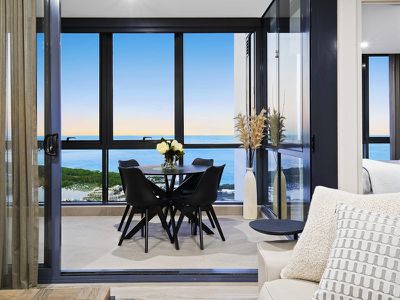 5208 / 2 Como Crescent, Southport
