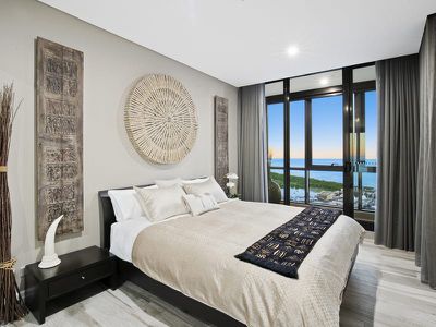 5208 / 2 Como Crescent, Southport