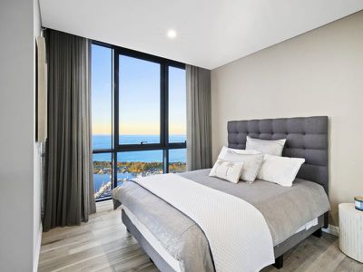 5208 / 2 Como Crescent, Southport