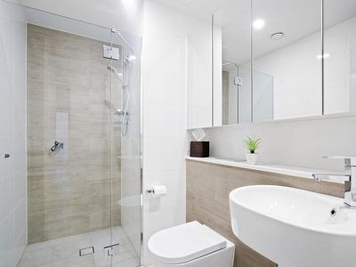 5208 / 2 Como Crescent, Southport
