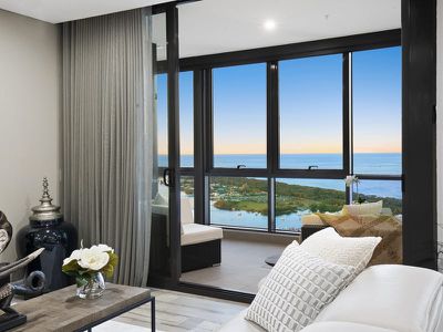 5208 / 2 Como Crescent, Southport