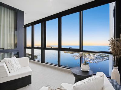 5208 / 2 Como Crescent, Southport