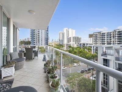909 / 1 Como Crescent, Southport