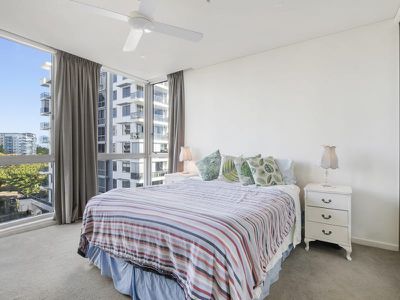 909 / 1 Como Crescent, Southport