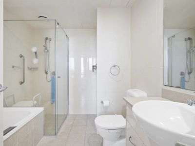 909 / 1 Como Crescent, Southport