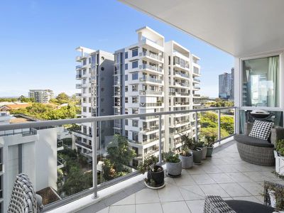 909 / 1 Como Crescent, Southport