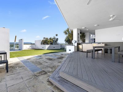 102 / 133 Scarborough Street, Southport