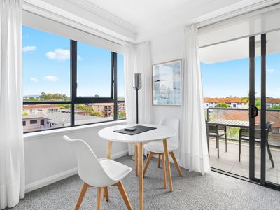 17 / 136 Marine Parade, Southport