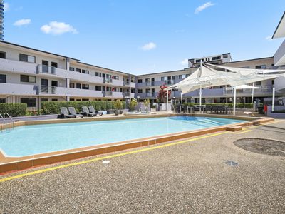 17 / 136 Marine Parade, Southport